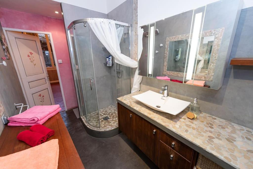 Anna-Maria : Grand Appartement 10 Personnes+Parking Prive -Actif+ Location- Marselha Exterior foto