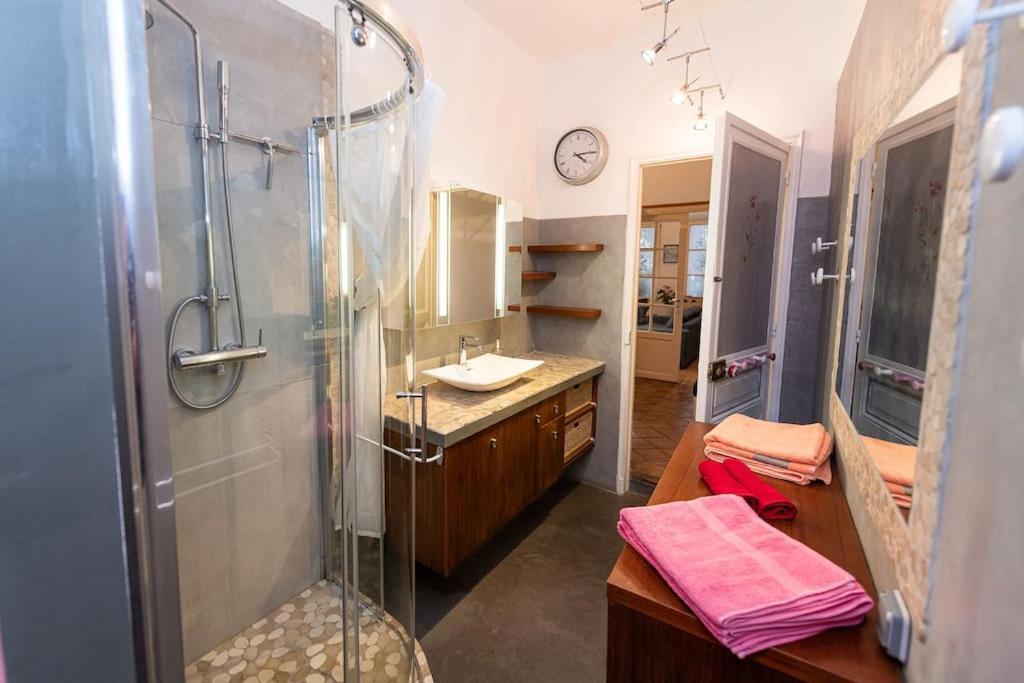 Anna-Maria : Grand Appartement 10 Personnes+Parking Prive -Actif+ Location- Marselha Exterior foto