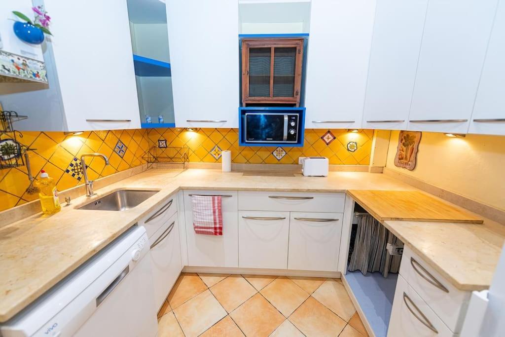 Anna-Maria : Grand Appartement 10 Personnes+Parking Prive -Actif+ Location- Marselha Exterior foto